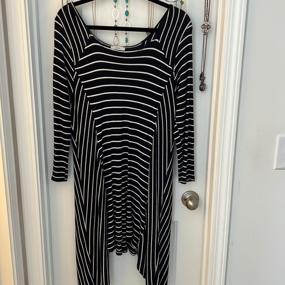 JODIFL Dresses & Skirts - Navy & white slimming dress by Jodifl, size large